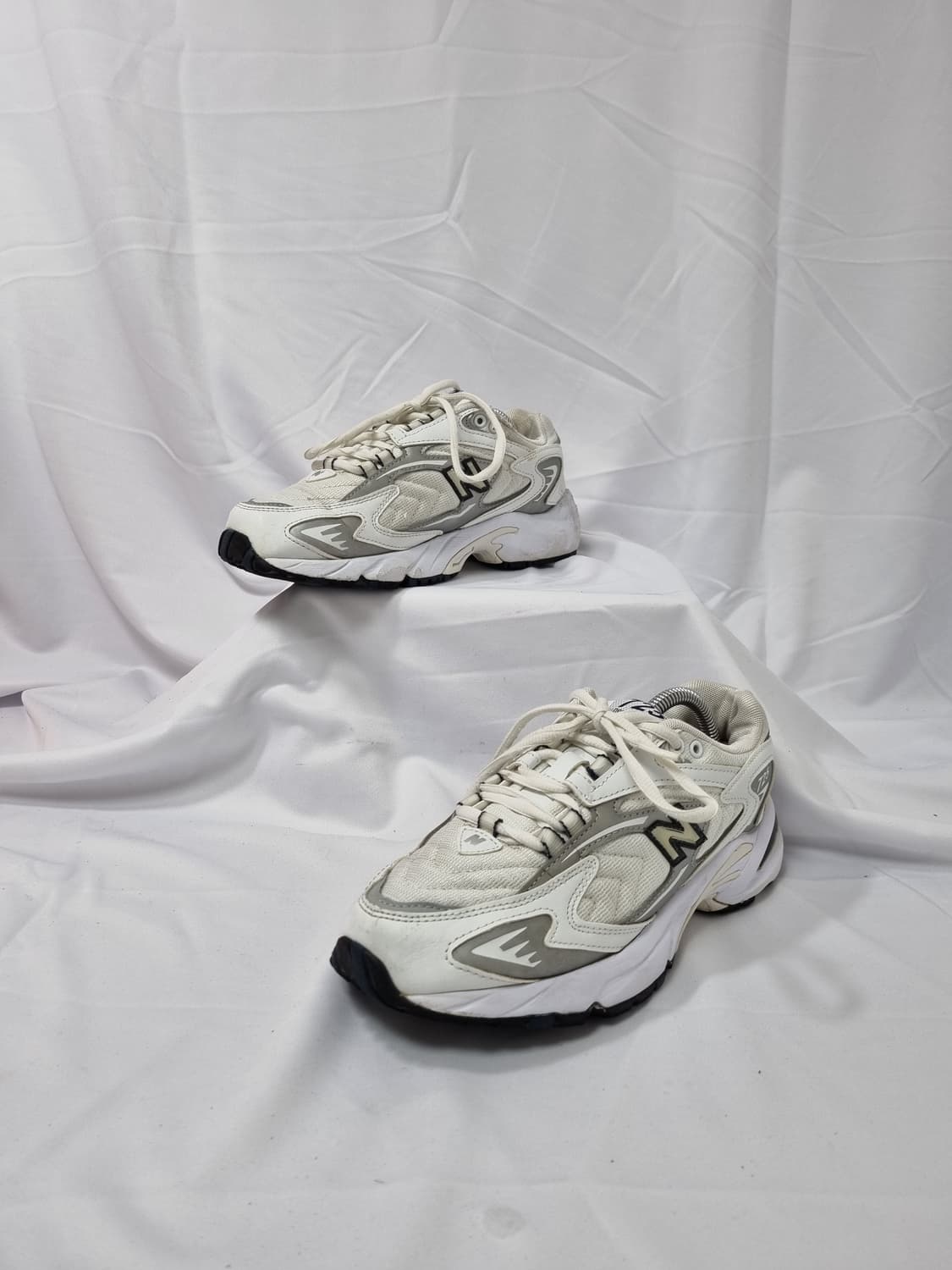 235 뉴발란스 725 실버 스니커즈 상품이미지2