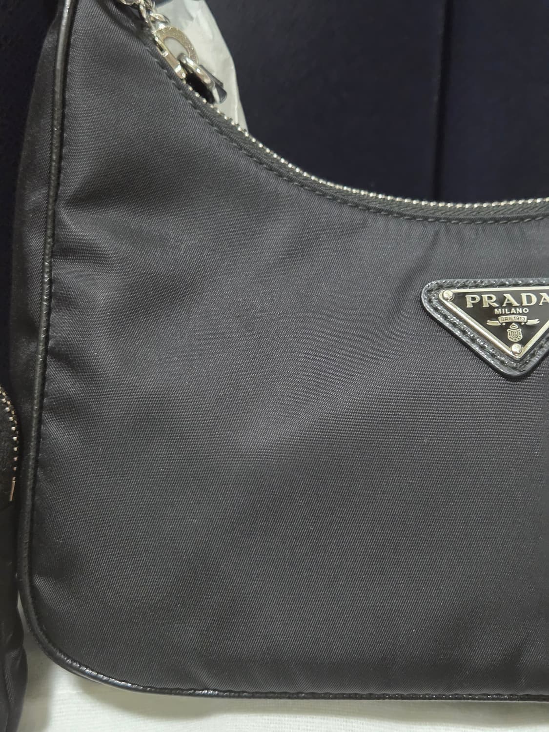 [새상품급, 24년식] 프라다 리에디션 테수토 은장 체인 호보백  상품이미지3