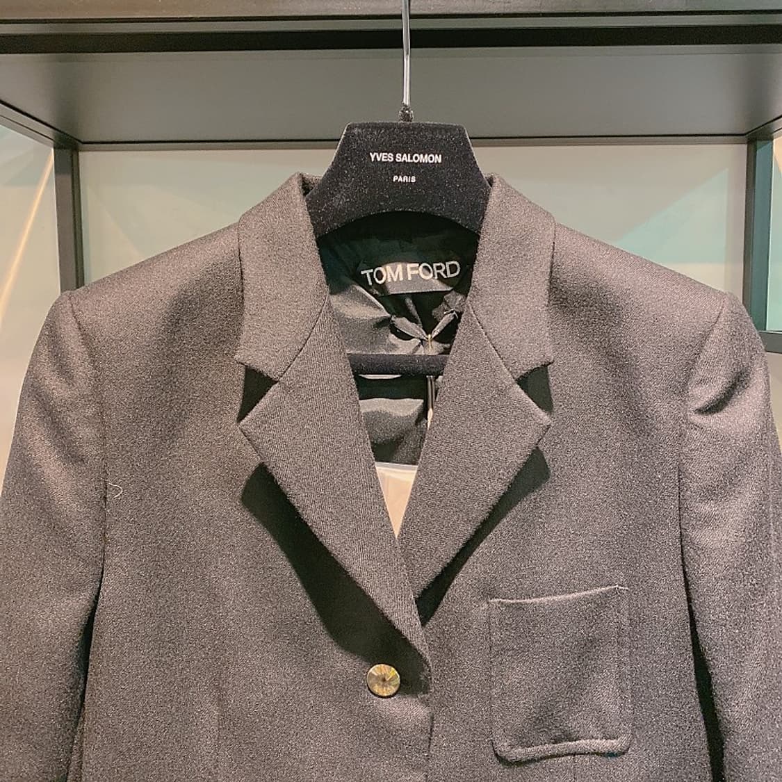 톰포드 여성 블랙 캐시미어 100 골드버튼 자켓 85% 상품이미지2