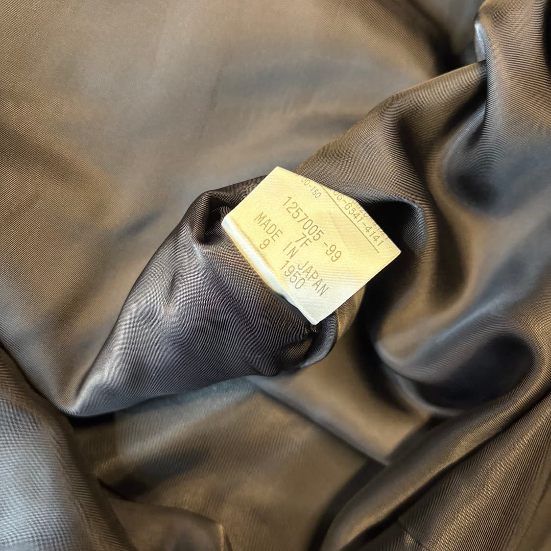 아쿠아스커텀 블랙 래글런 투 포켓 코트 상품이미지6