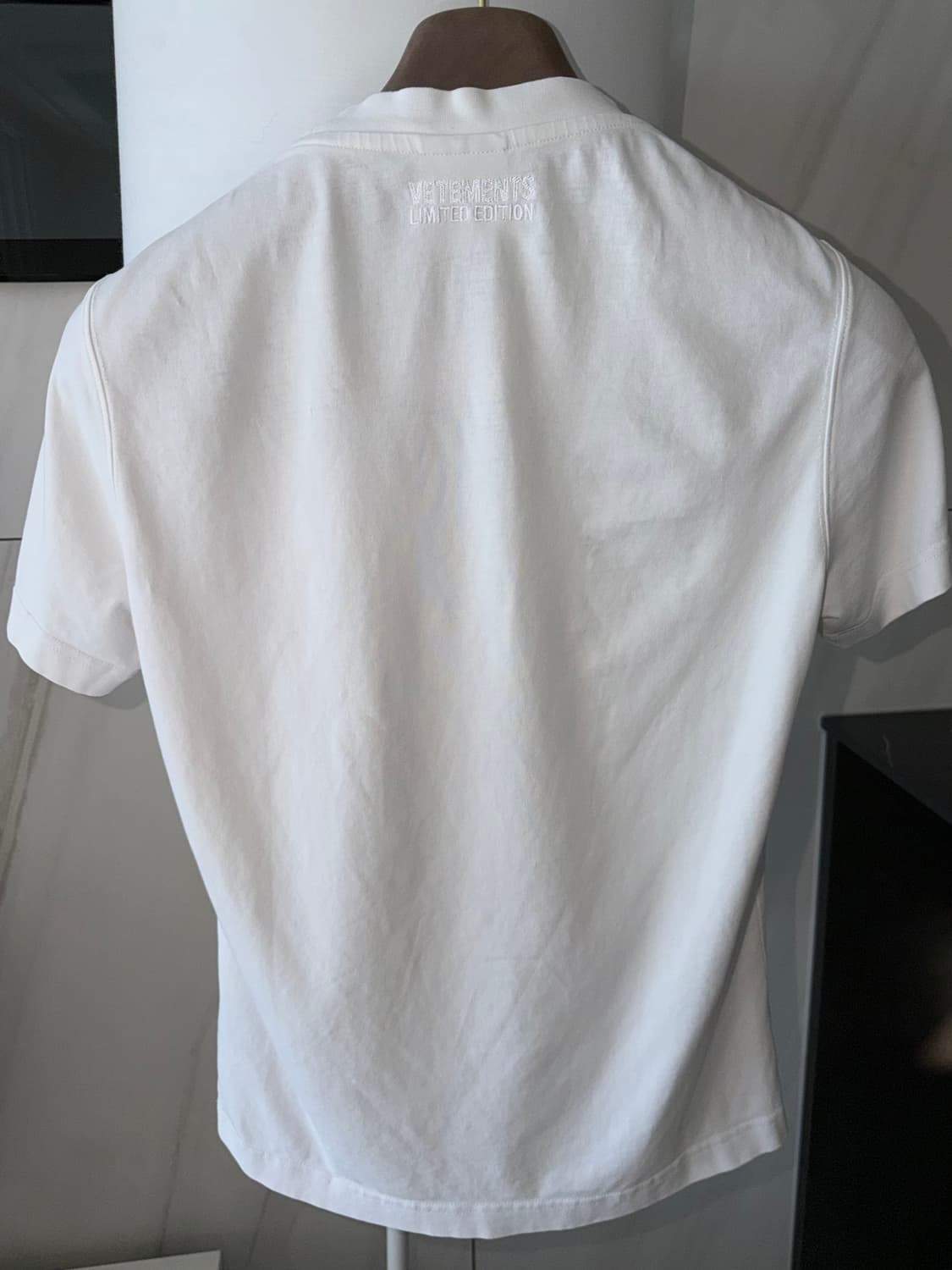 VETEMENTS STOP BEING RICH 티셔츠 화이트 상품이미지4