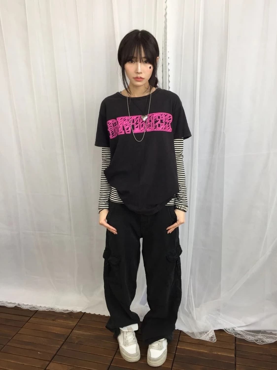 DIVINER Pink Gothic Logo Tee 상품이미지1