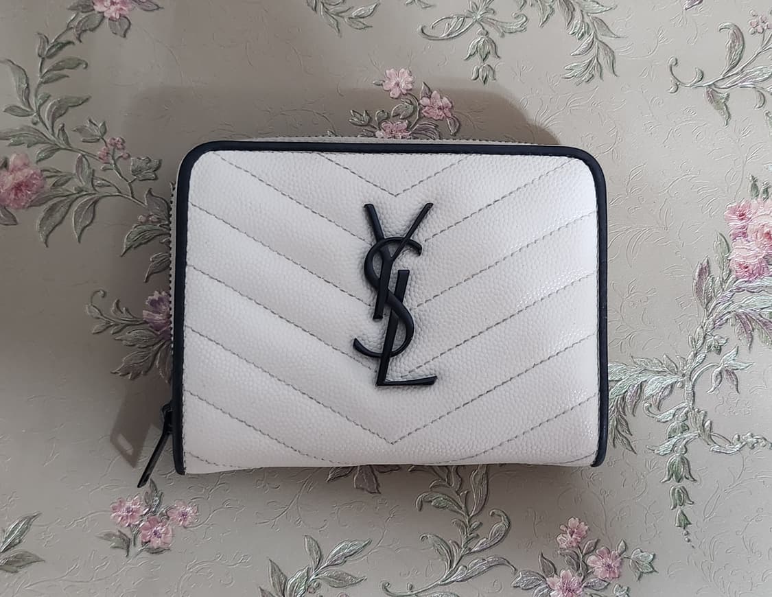 생로랑 403723 모노그램 퀼팅 페블레더 지퍼 중지갑 상품이미지2