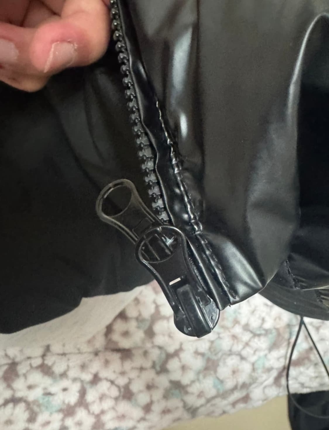 무센트 유광패딩 상품이미지3