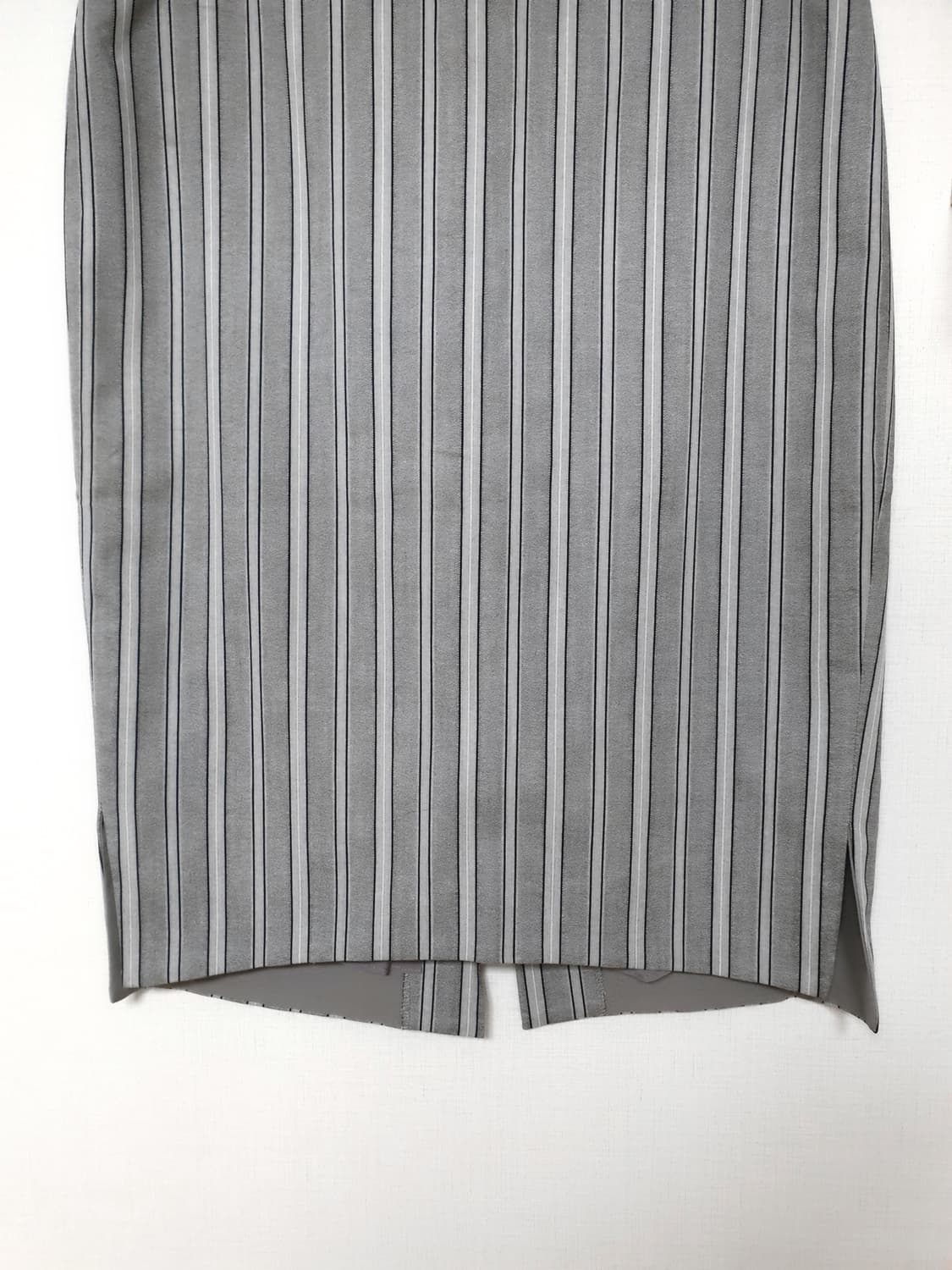 JIGOTT 정품 실크배색 무릎길이스커트 66 스트라이프그레이 상품이미지3