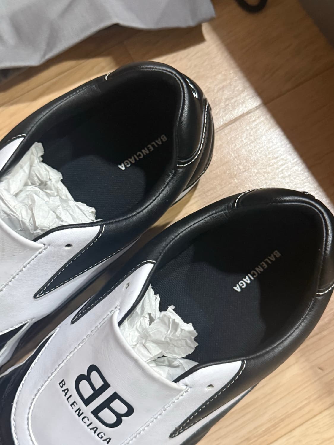 발렌시아가 젠 스니커즈 블랙 화이트 41E 팝니다. 상품이미지4