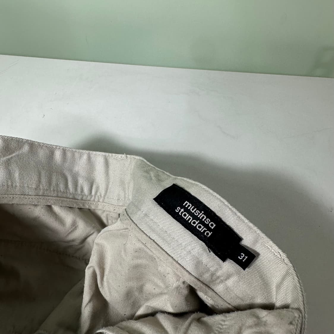 M-L 무신사스탠다드 파스텔그레이 테이퍼드핏 원턱 치노팬츠 상품이미지2