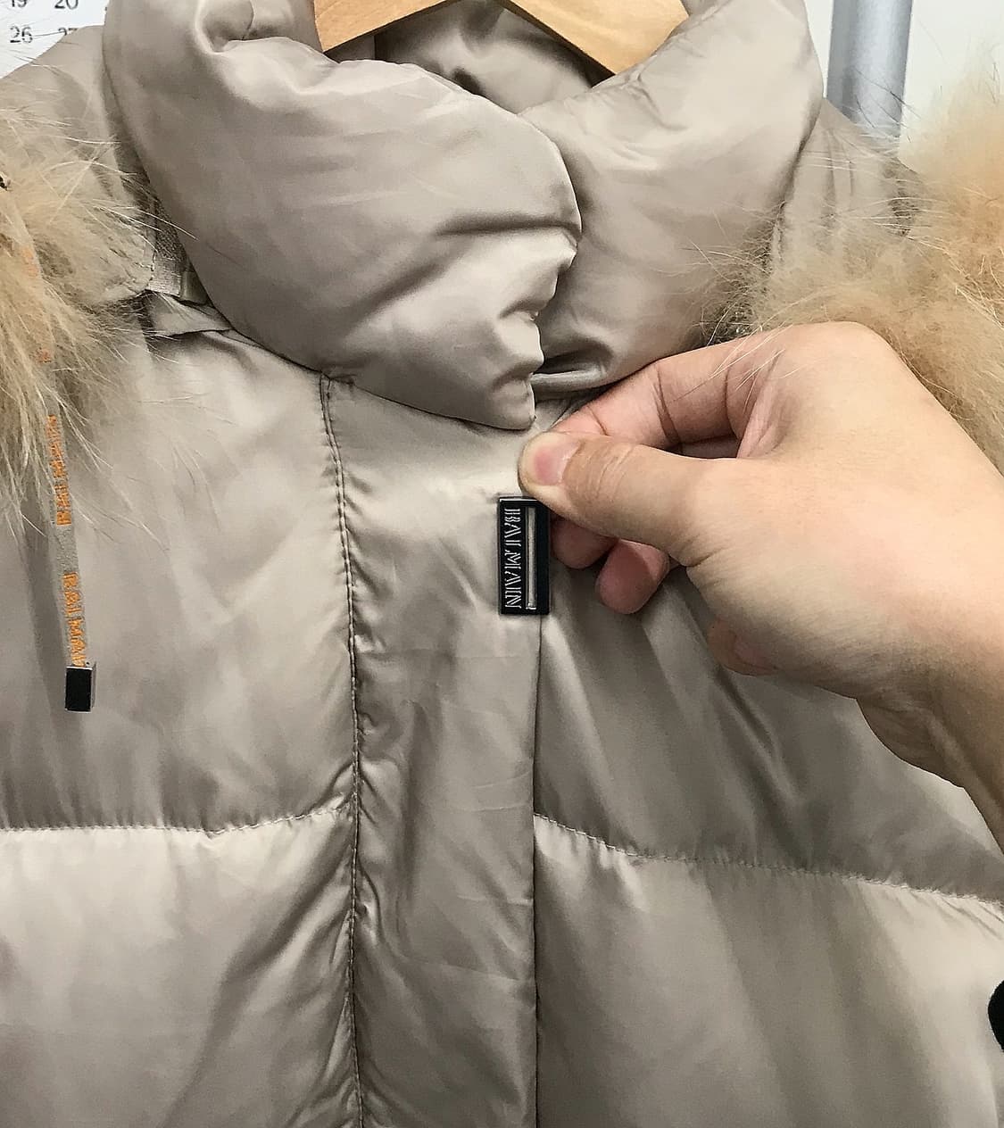 발망 은장 로고 후드 롱패딩 상품이미지3