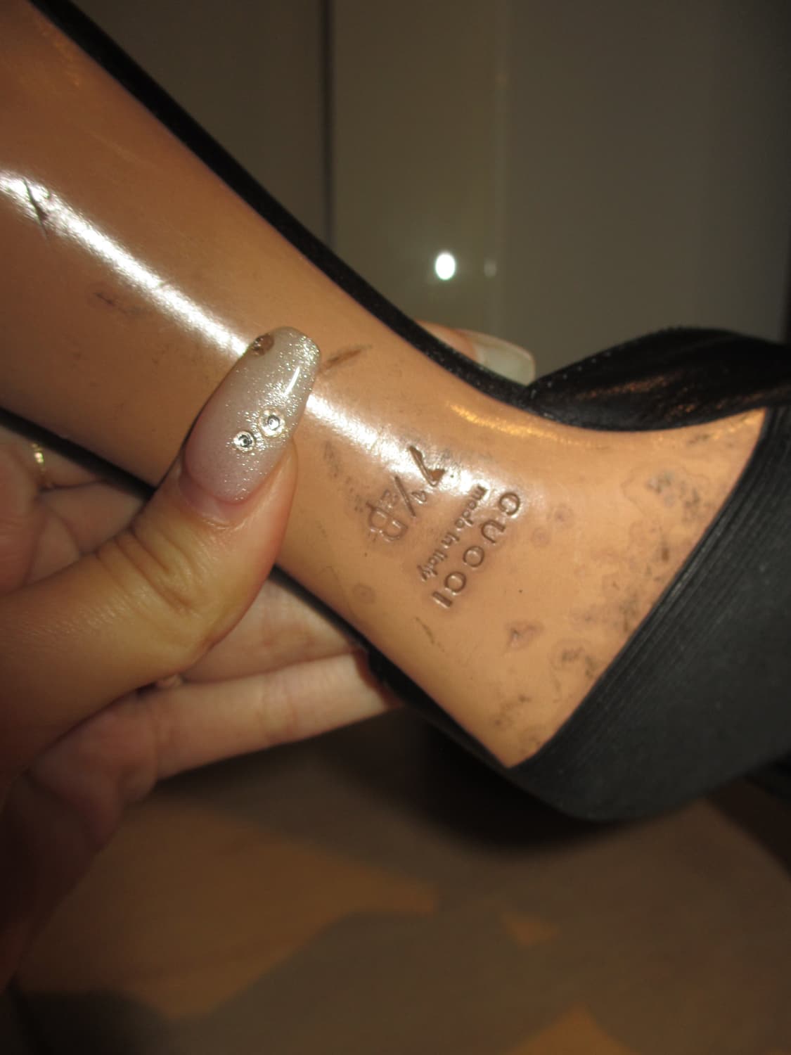 구찌 블랙 레더 체인 힐 슬리퍼 상품이미지3