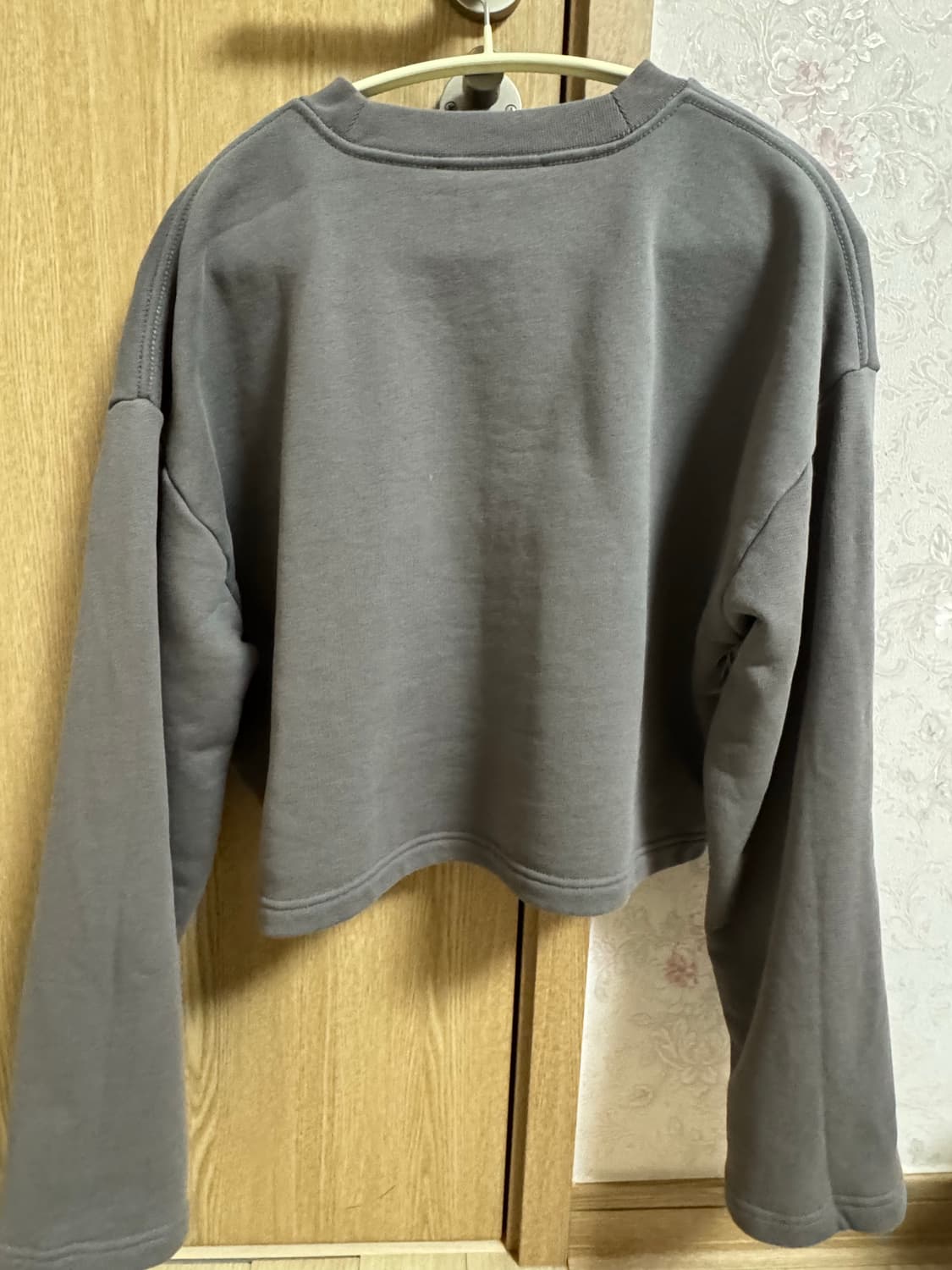 아크네 맨투맨 상품이미지3