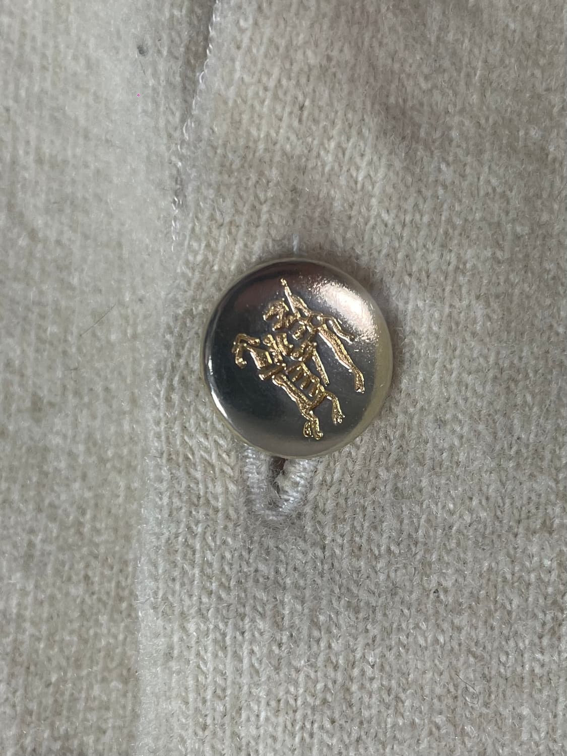 버버리 크림아이보리 울 금장 라운드 가디건 (on.548) 상품이미지4