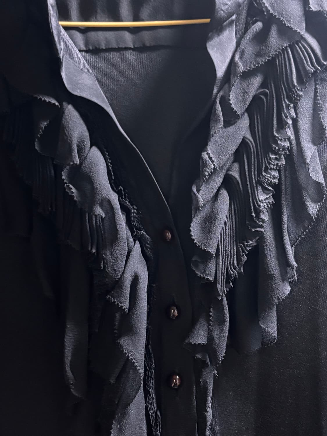 미샤 블랙 프릴 셔츠 상품이미지2