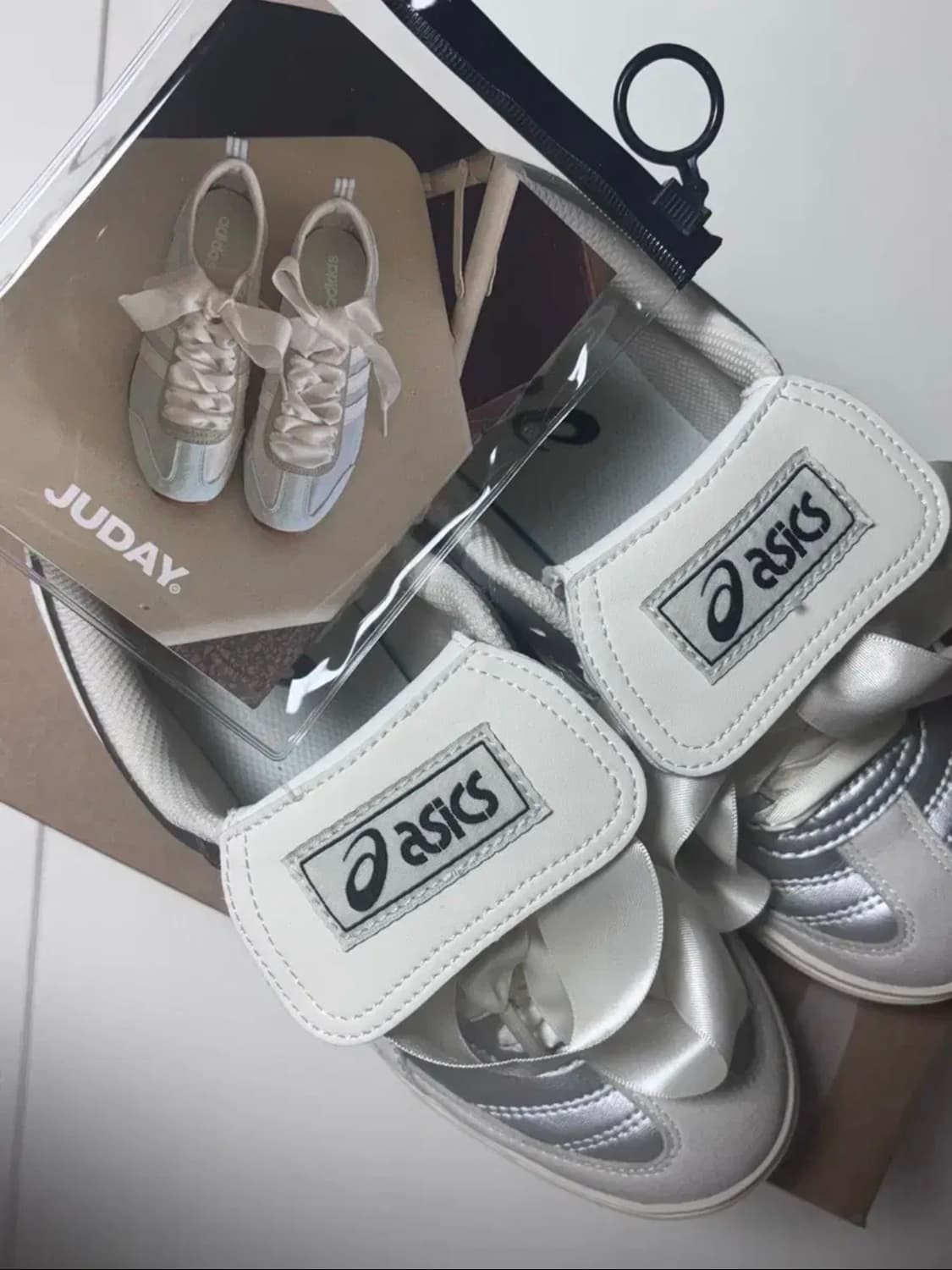 아식스 에어론 메탈릭 실버 225 상품이미지2