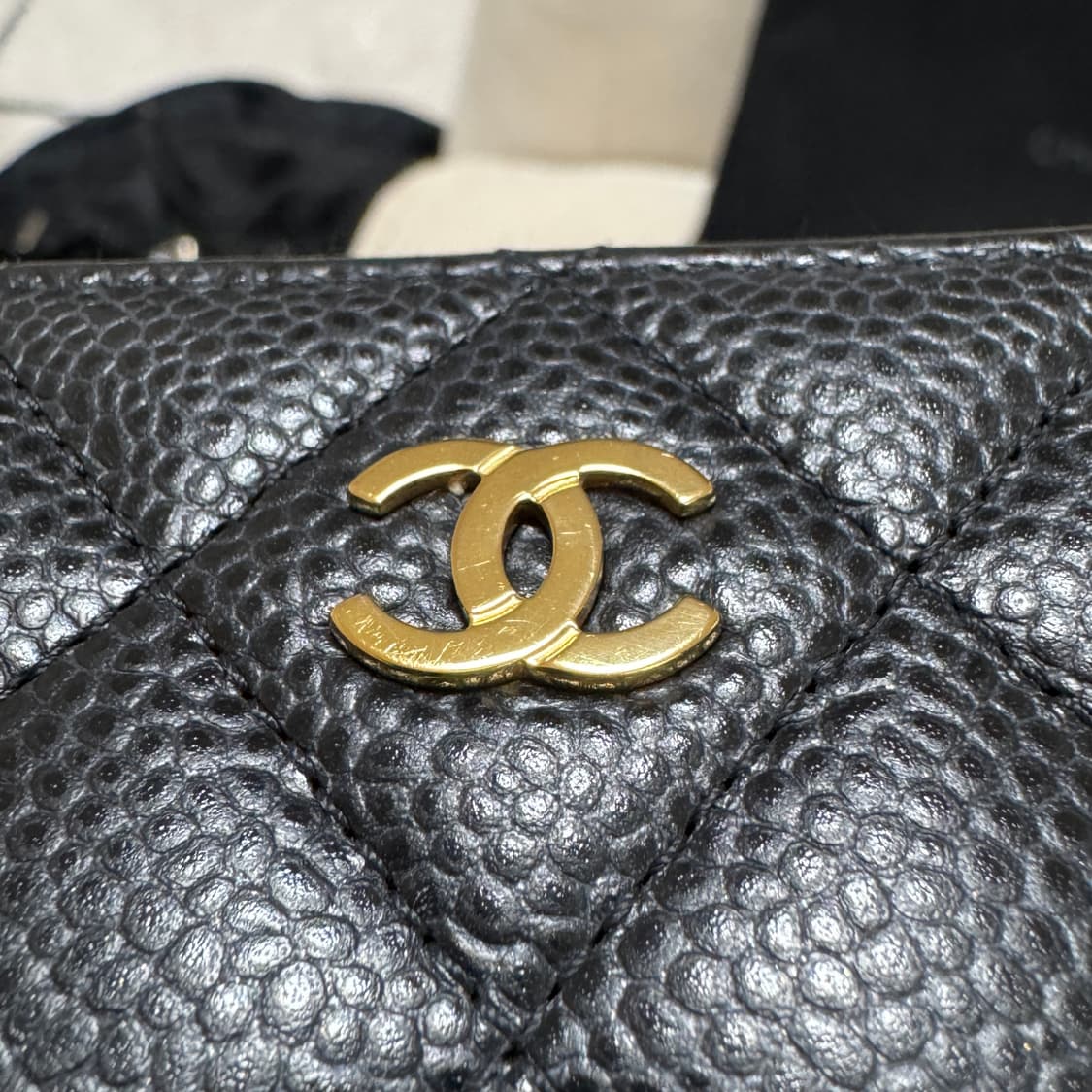 샤넬 클래식 캐비어 지퍼 장지갑 금장 내장칩 상품이미지4