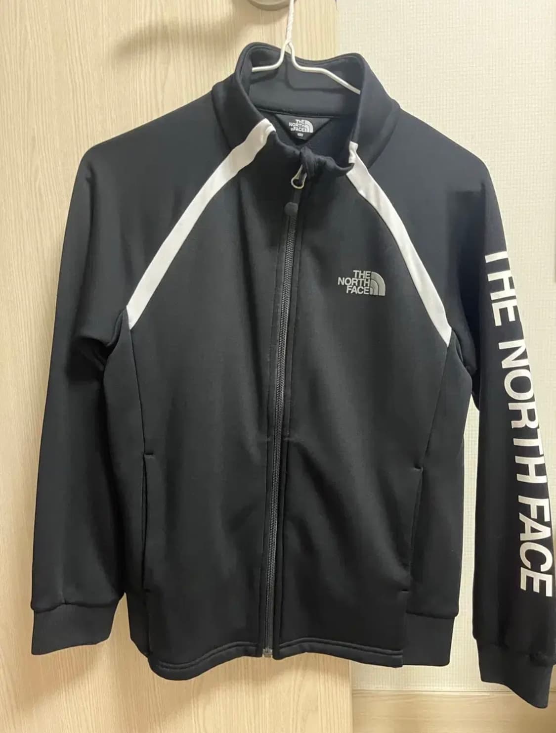 노스페이스 블랙/화이트 트레이닝 집업 져지 상품이미지1
