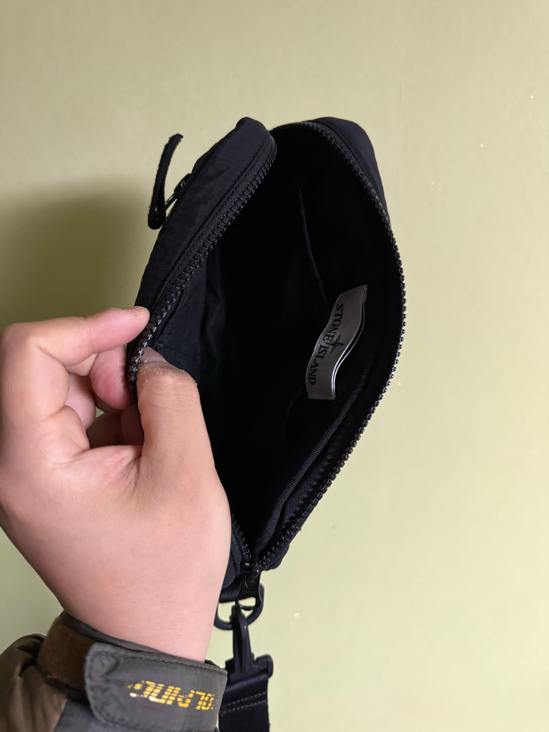 스톤아일랜드 나일론 파우치 블랙 상품이미지4