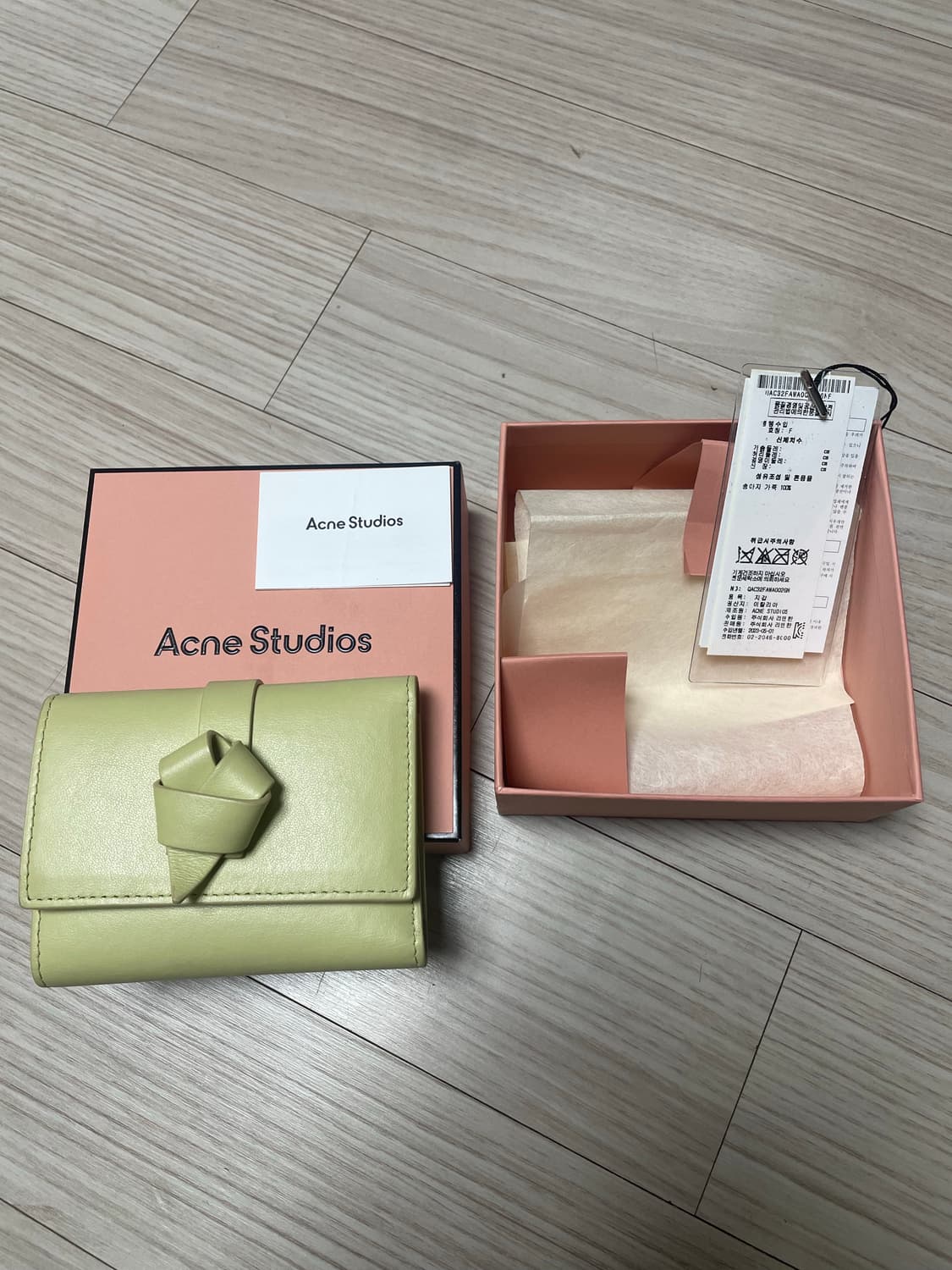 아크네 스튜디오 무스비 폴드 지갑 더스티 그린 상품이미지2