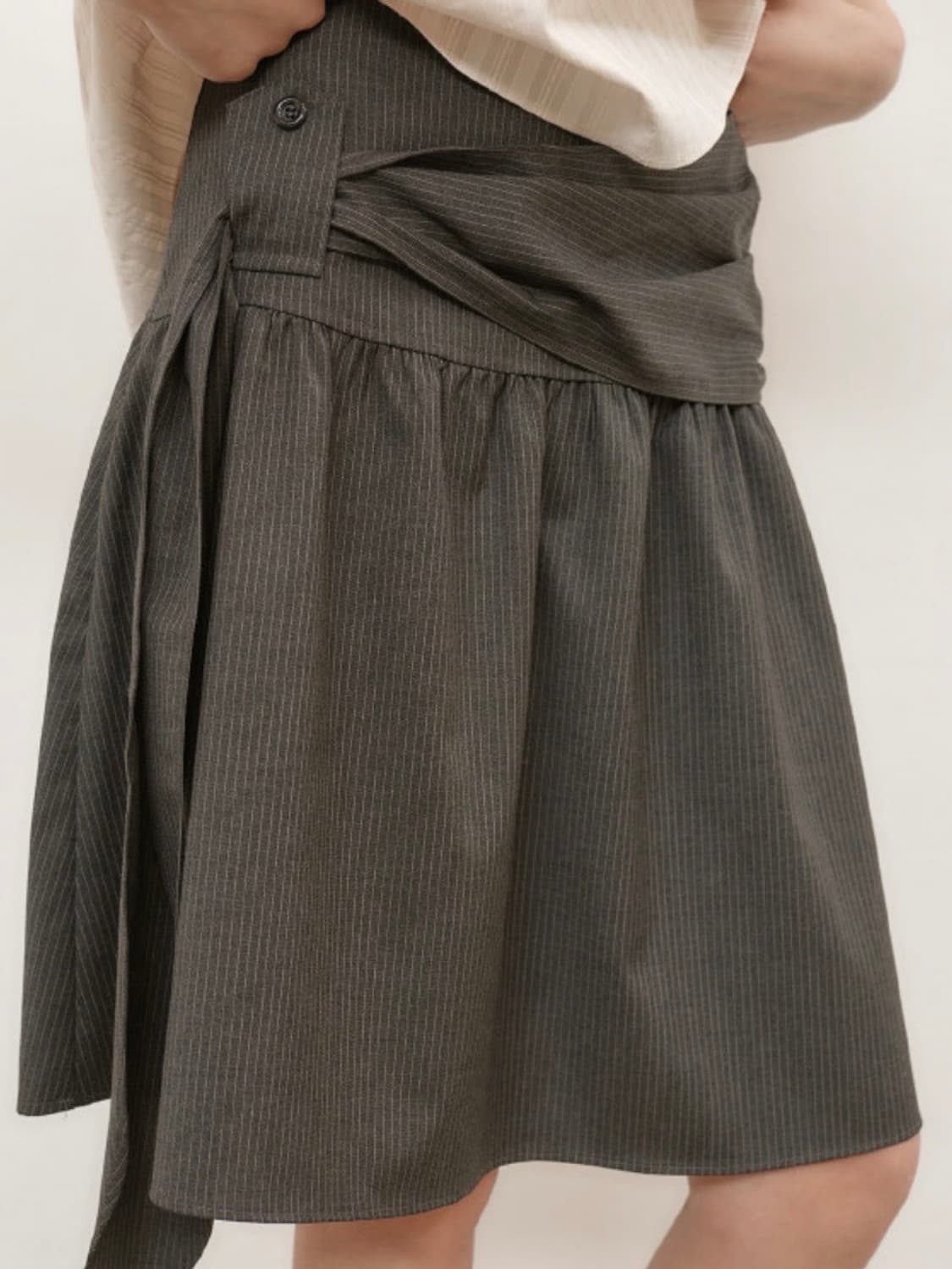 스트라이프 미디스커트 [ 차콜 ] 상품이미지3