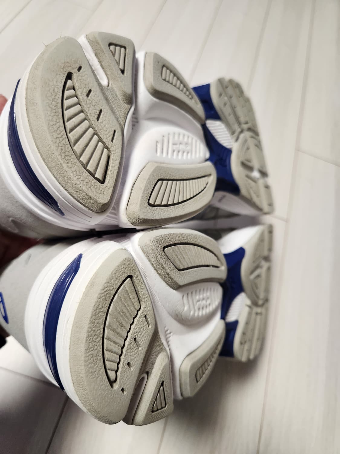 아식스 젤 조그 MC 그레이 사이즈275

여러 중고사이트에도 같이 판매 상품이미지7