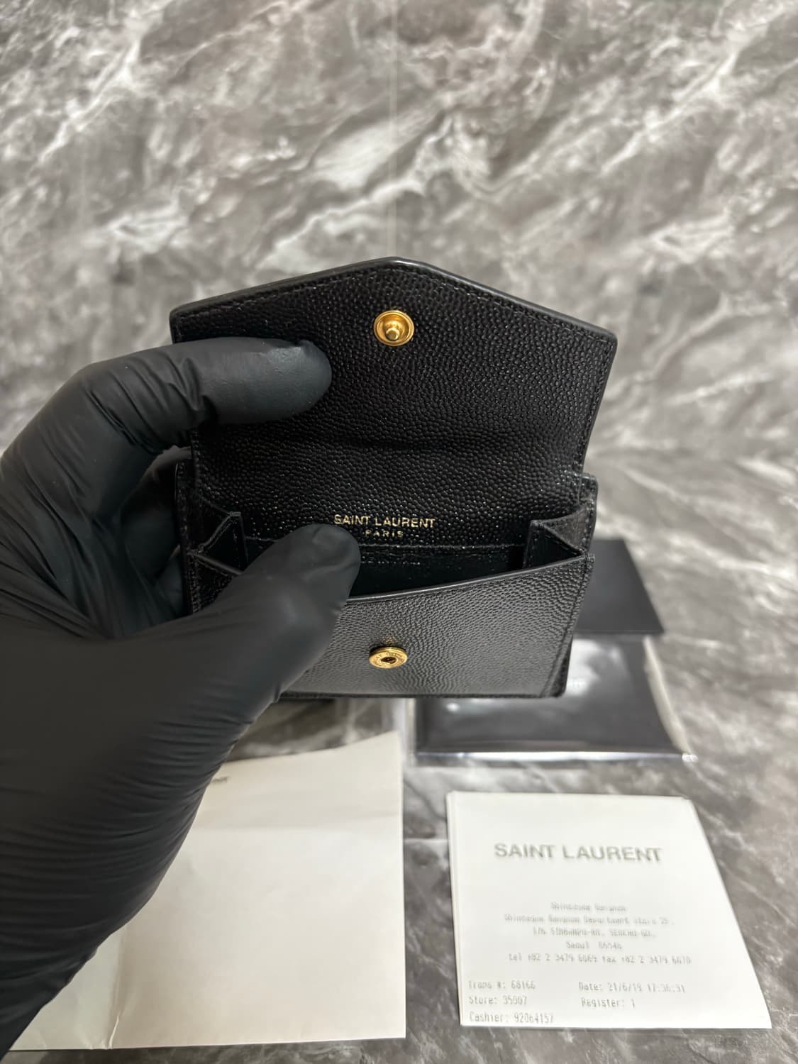 입생로랑 그랑 드 뿌드르 엠보스드 업타운 비즈니스 카드지갑 상품이미지4