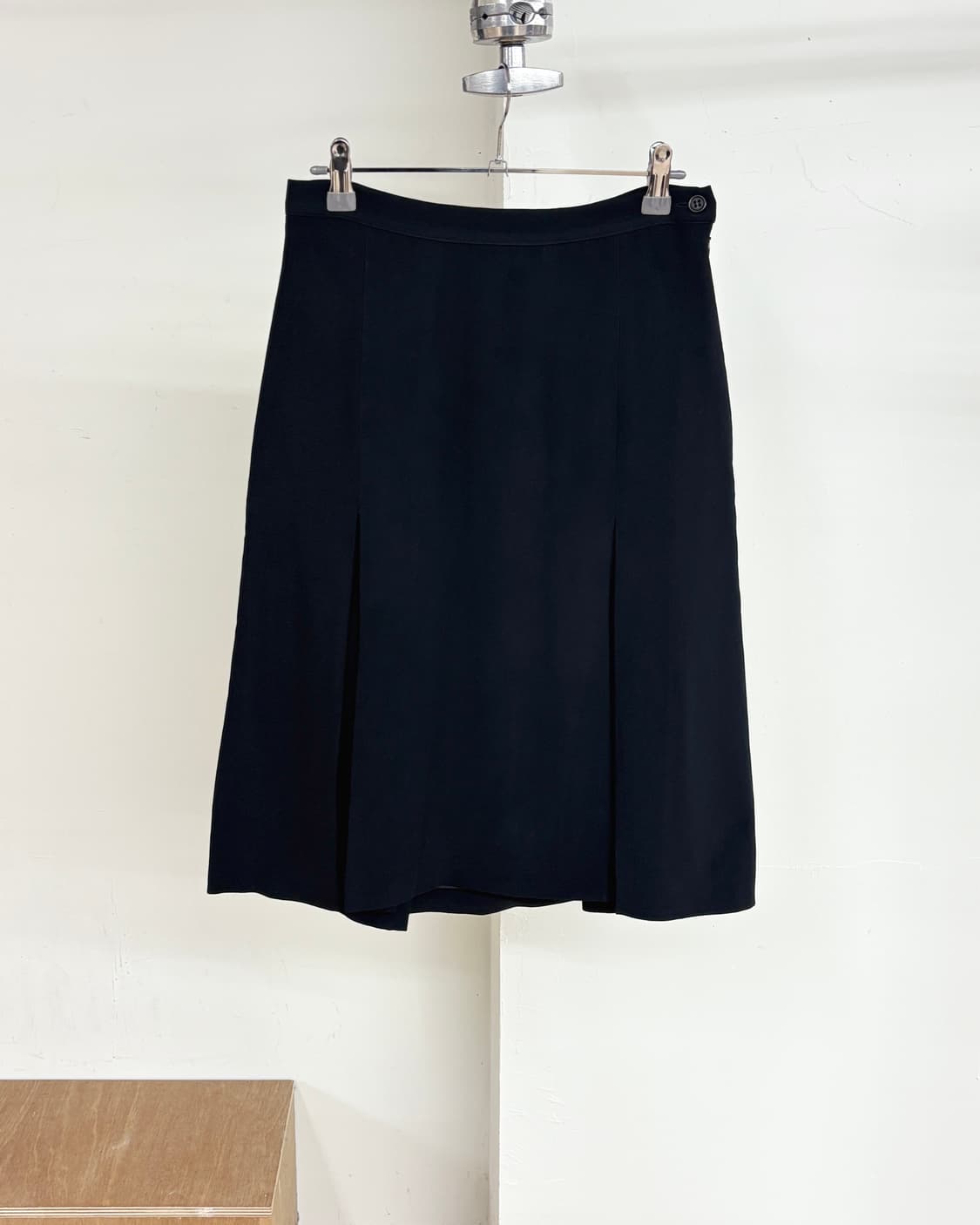 베르사체 블랙 플리츠 미디 스커트 상품이미지1