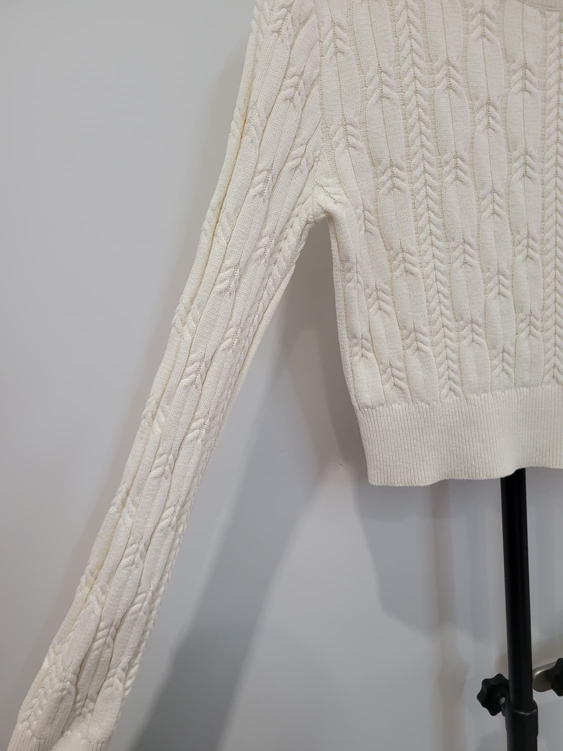 키르시 스몰체리 아이보리 케이블 크롭 니트 1사이즈 55사이즈 상품이미지4