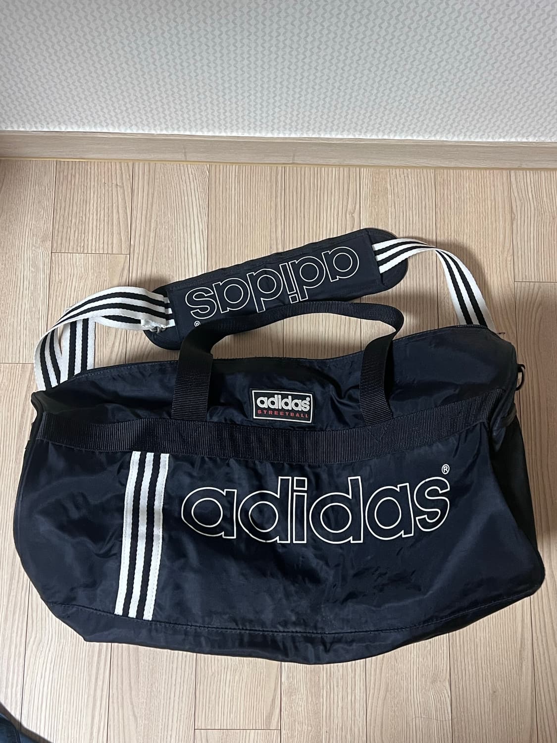 90s 아디다스 올드스쿨 스펠아웃 크로스백 스포츠백 상품이미지1