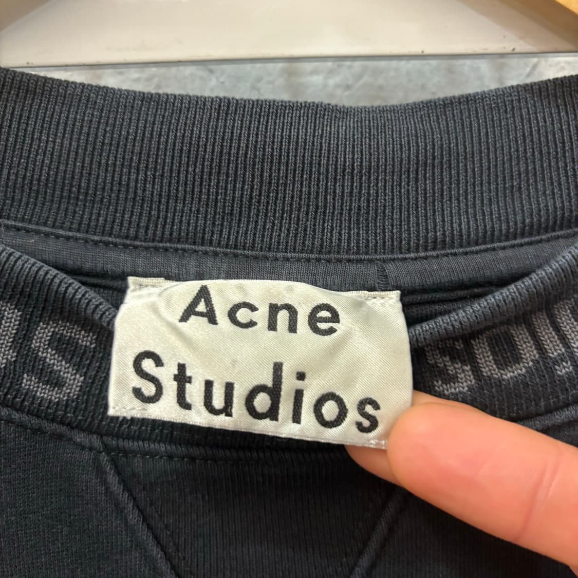 아크네 스튜디오 플로고 크루넥 블랙 스웻셔츠 L 상품이미지6