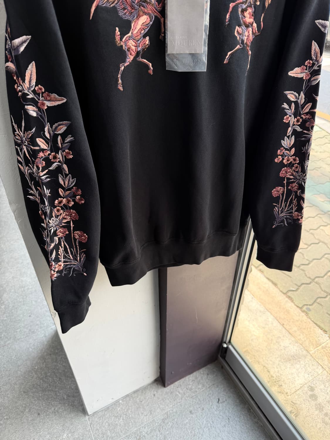 XL/ 알렉산더맥퀸 페가수스 자수 맨투맨(새상품) 상품이미지6