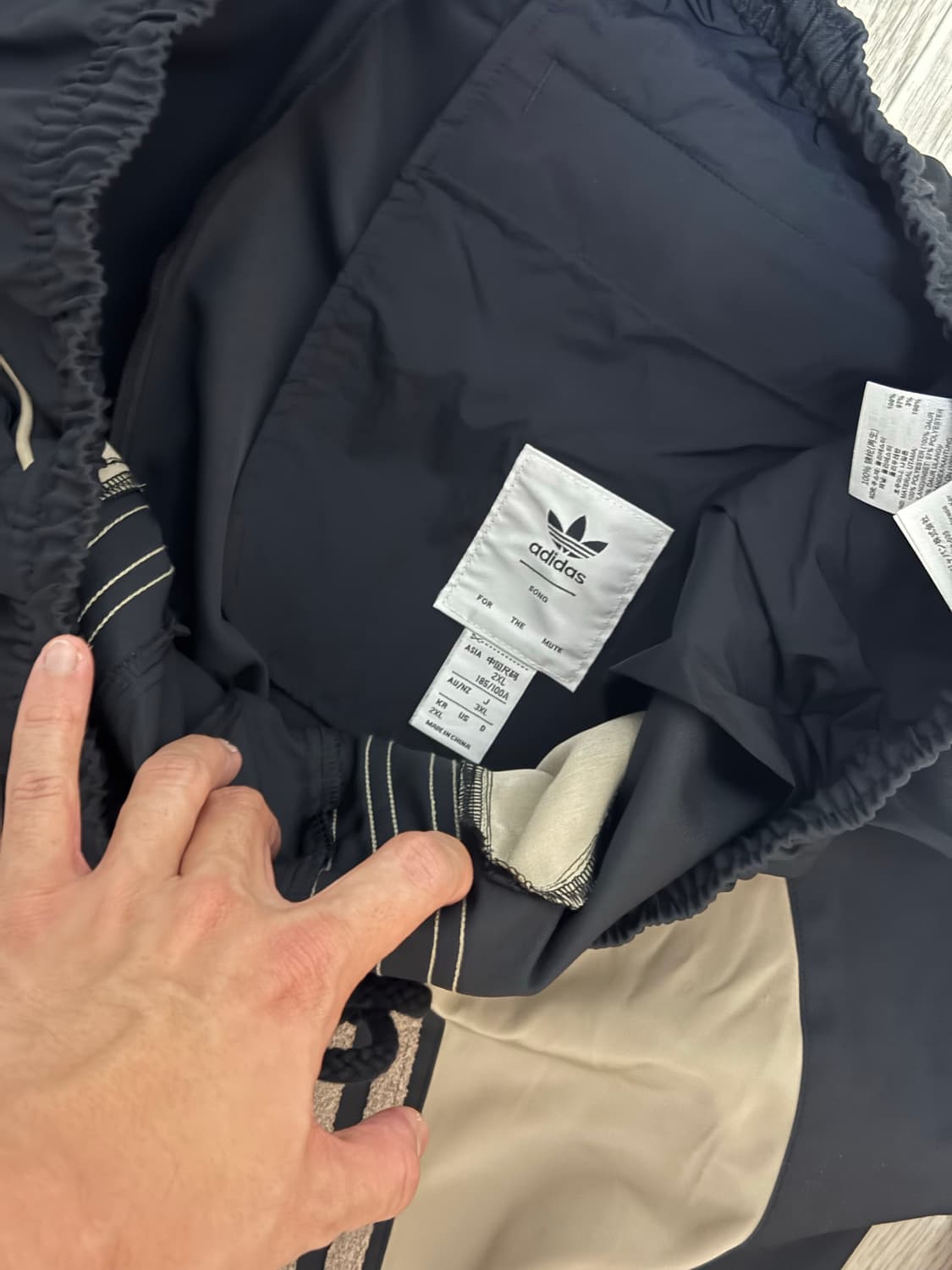 송포더뮤트 아디다스 스트링 트랙팬츠 블랙 상품이미지3