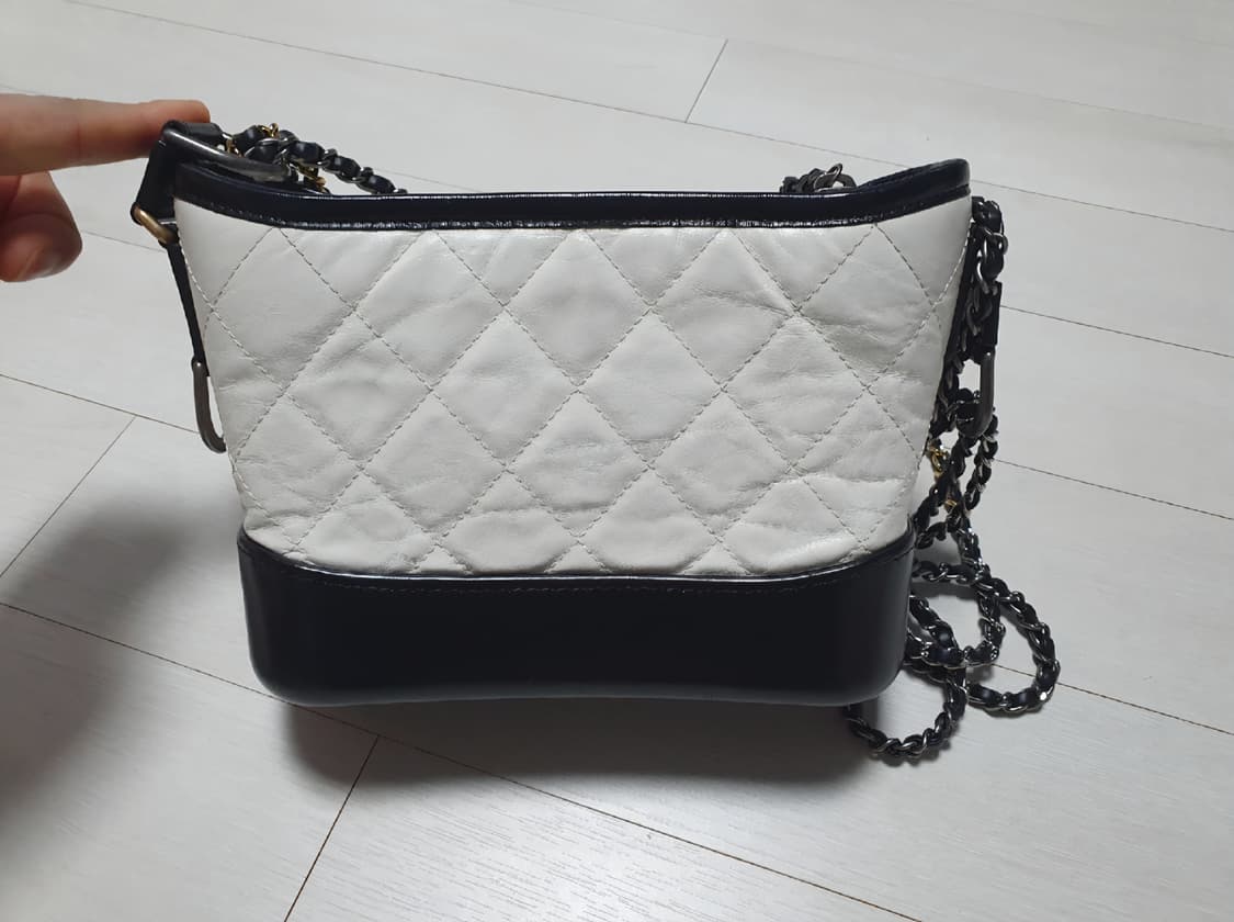 샤넬 호보백 스몰 화이트 블랙 (롯데백화점 본점 정품) 상품이미지2