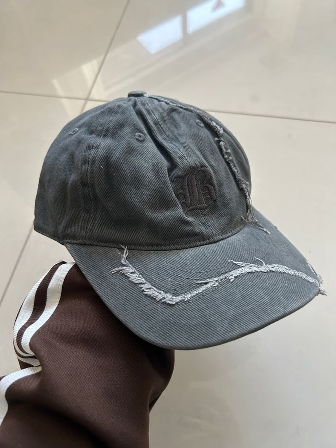 OLD ENGLISH LOGO CAP 올드 잉글리시 로고 캡 상품이미지1