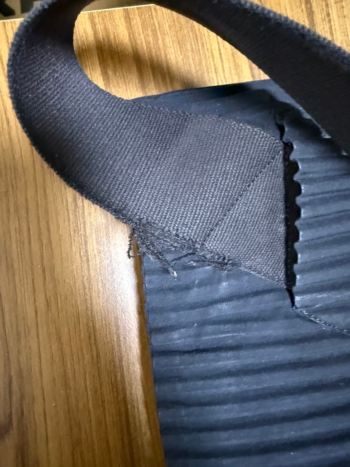 이세이미야케 옴므플리세 메신저백L 상품이미지3