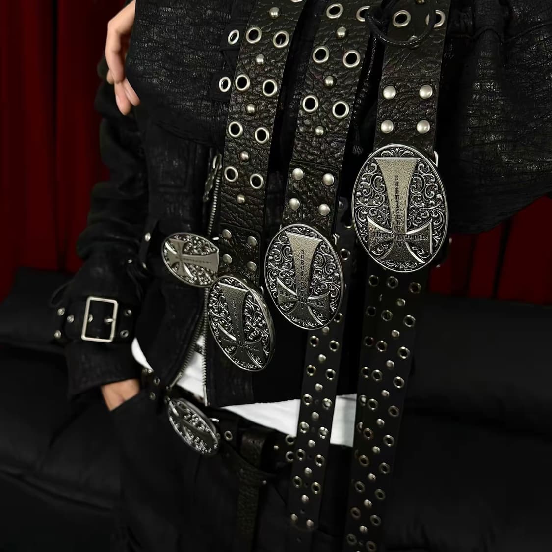 CROSS STUDDED EYELET LEATHER BELT 상품이미지8