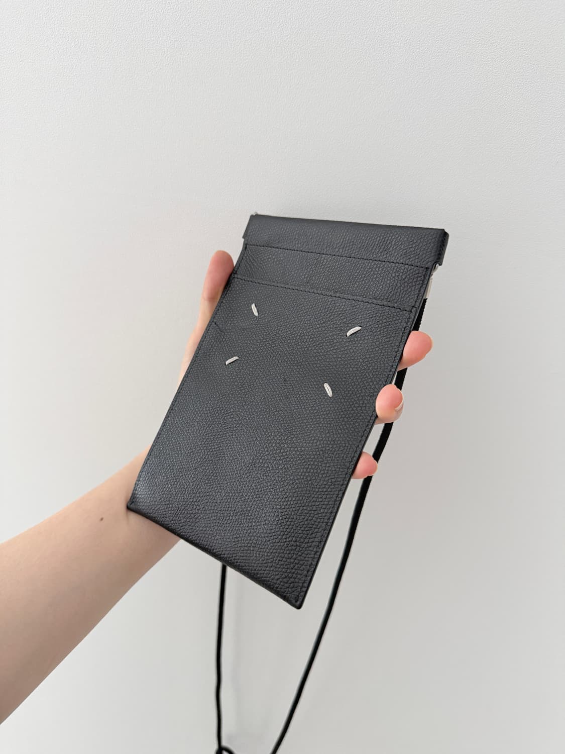 메종 마르지엘라 그레이니 레더 도큐먼트 홀더 상품이미지4