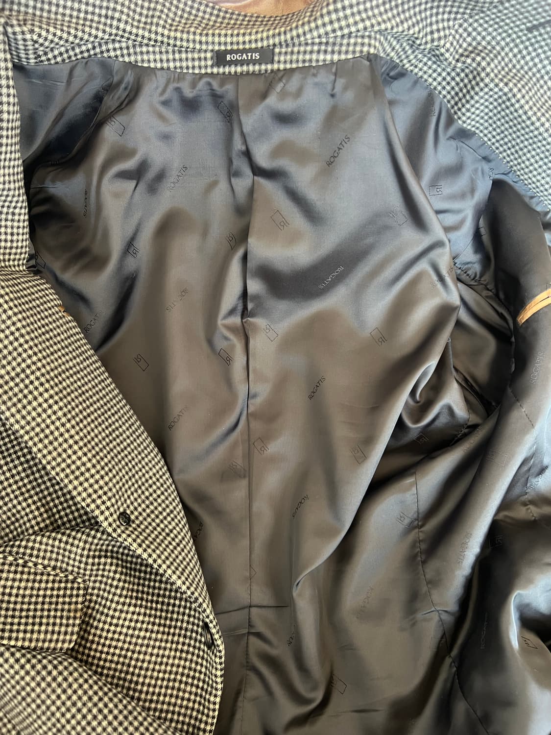 로가디스 남성 블랙 투스체크 울캐시미어 싱글자켓

 상품이미지5