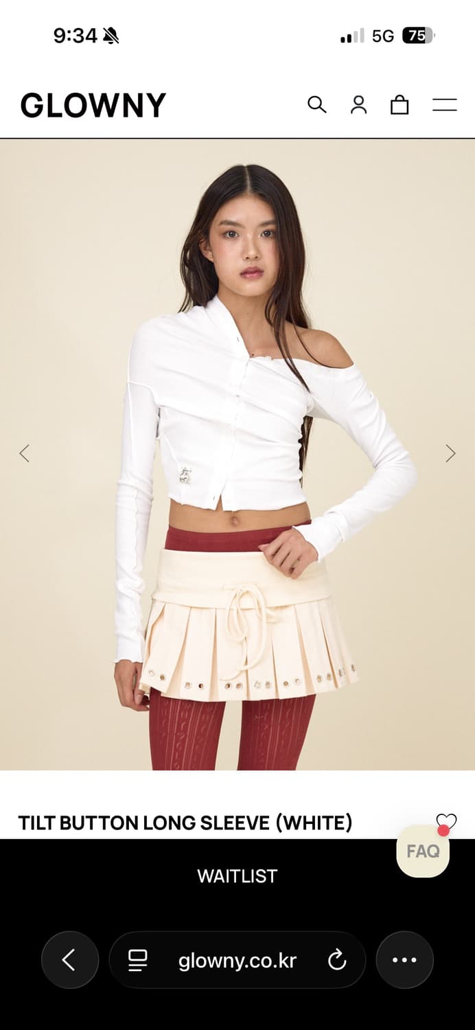 화이트 M 글로니 버튼 롱슬리브 드레이핑 원숄더탑 상품이미지6