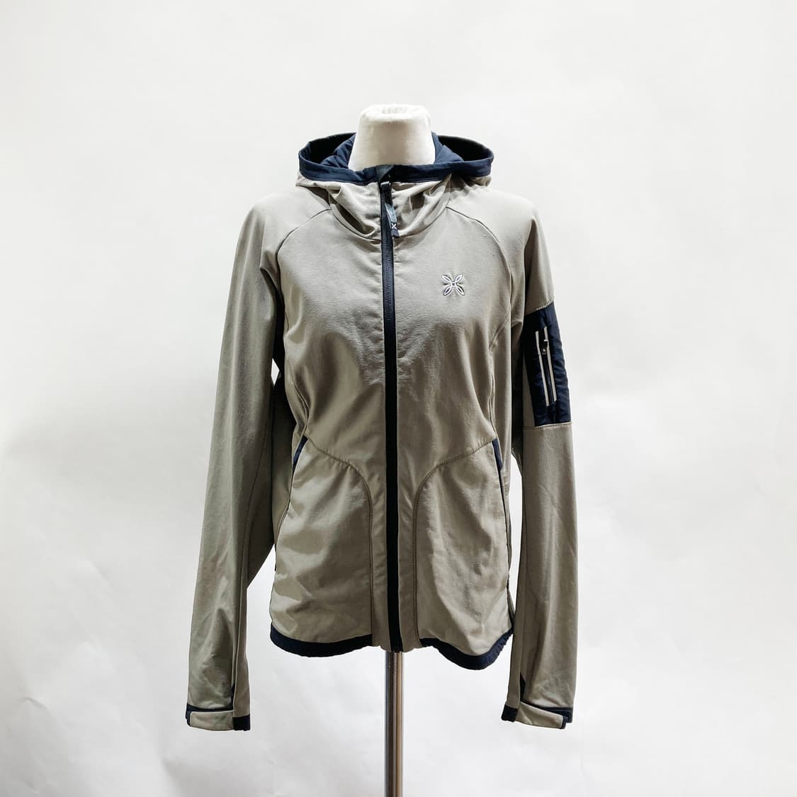 몬츄라 정품 여성후드집업 M  상품이미지1