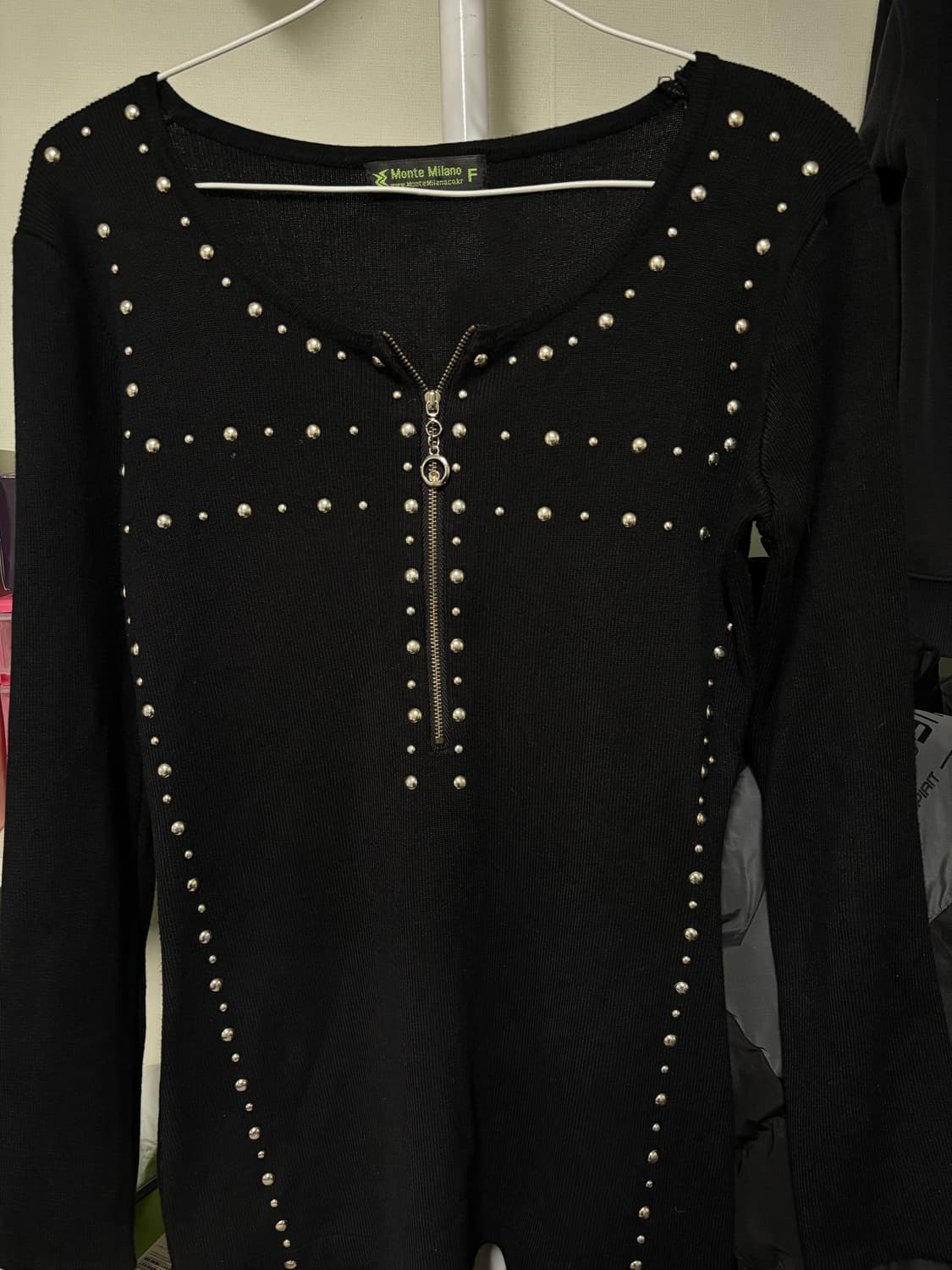 빈티지 스터드 긴팔 티셔츠 상품이미지1