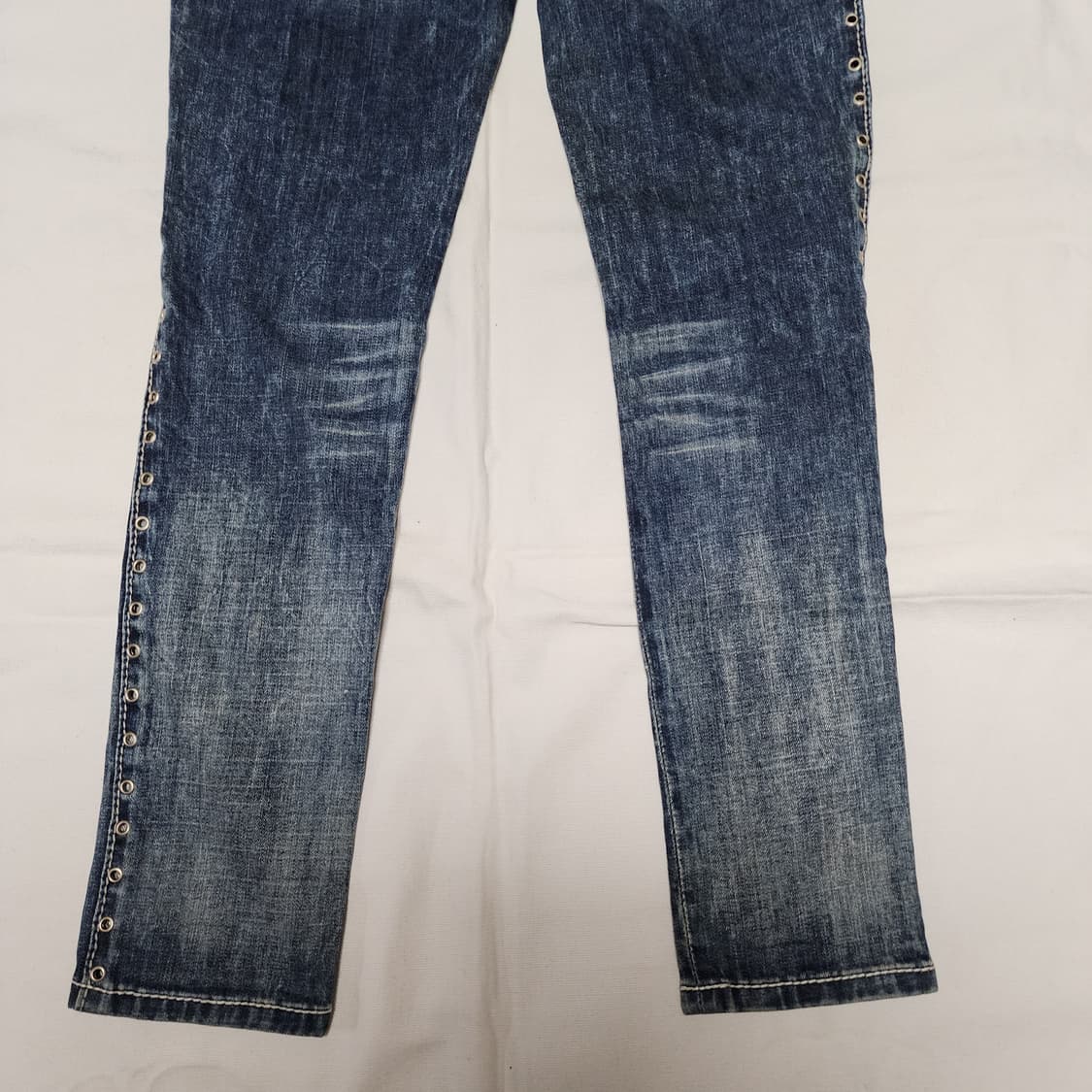 Vigoss 스터드 음각 워싱 데님팬츠 상품이미지4