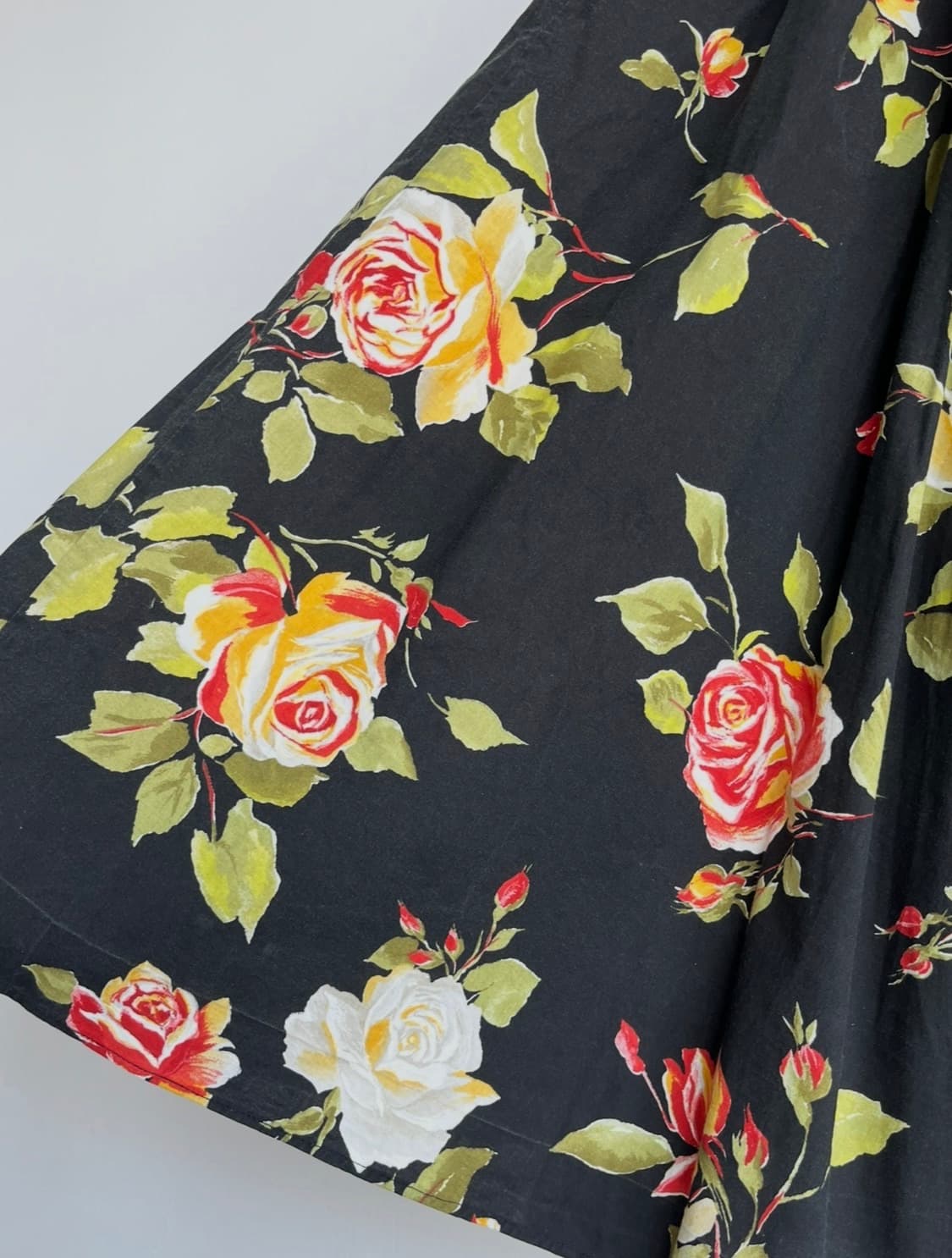 로즈 블랙 버튼 롱 스커트 상품이미지3