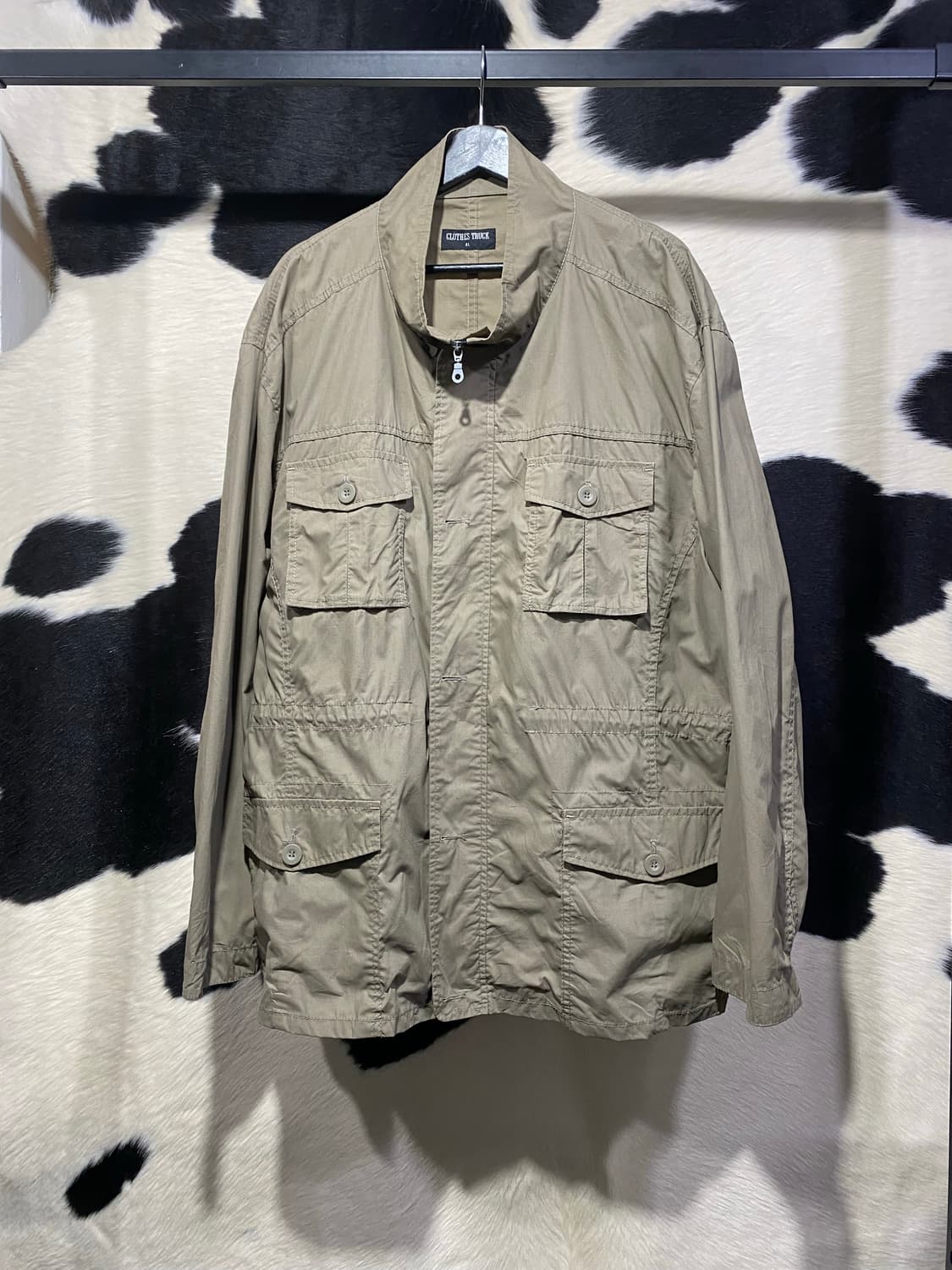 Clothes truck 버튼 포켓 디테일 반하이넥 자켓 상품이미지2