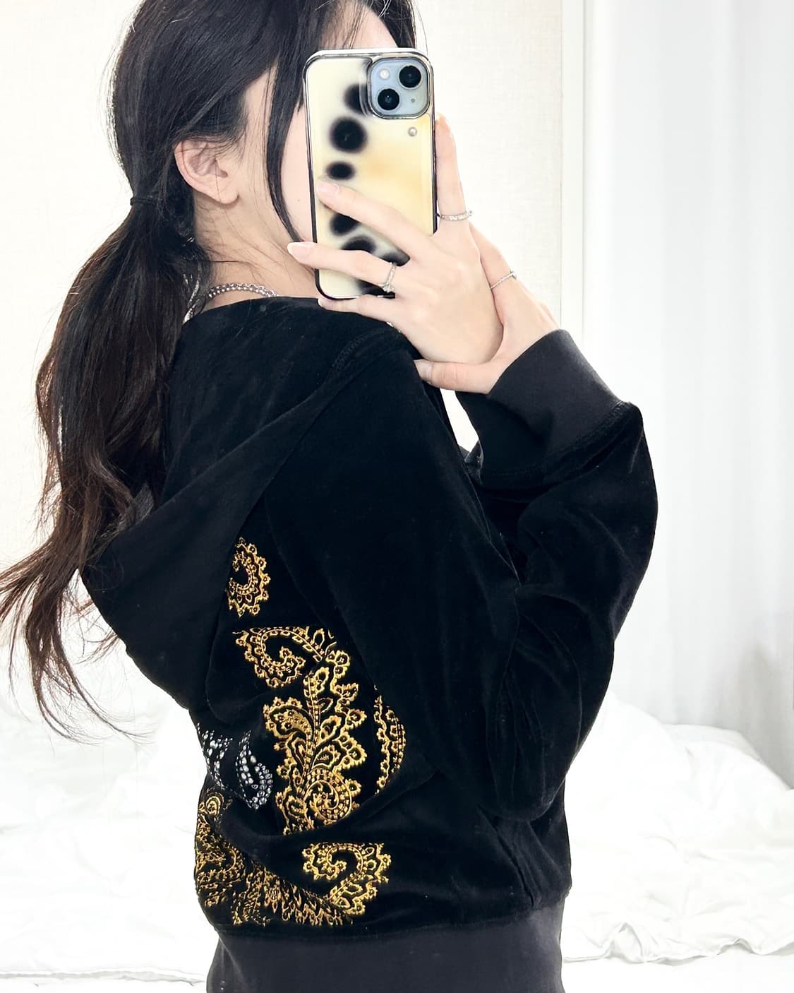 쥬시꾸뛰르 빅로고 블랙 벨벳 후드집업 상품이미지3