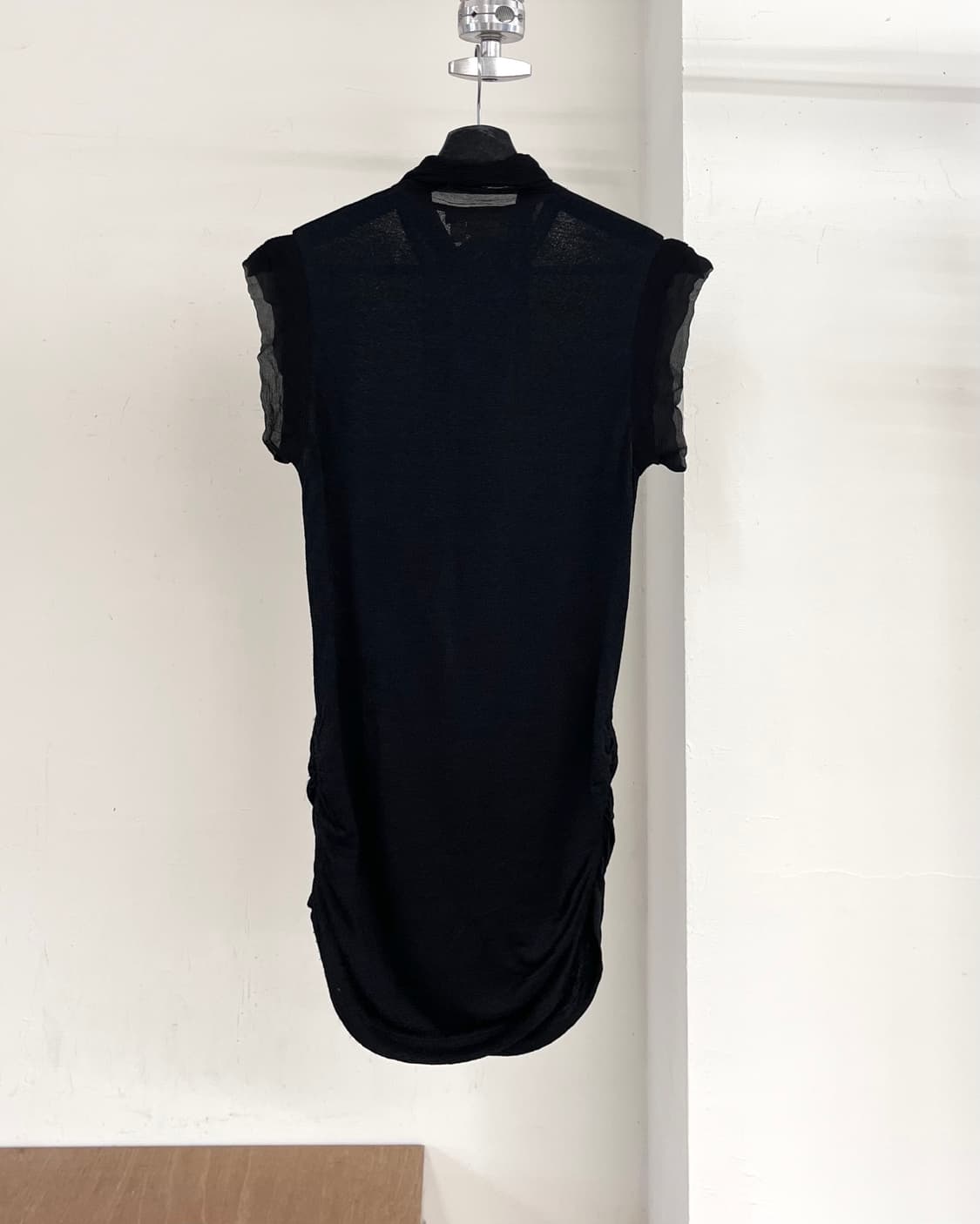 살바토레 페라가모 블랙 턱 디테일 슬리브리스 상품이미지6