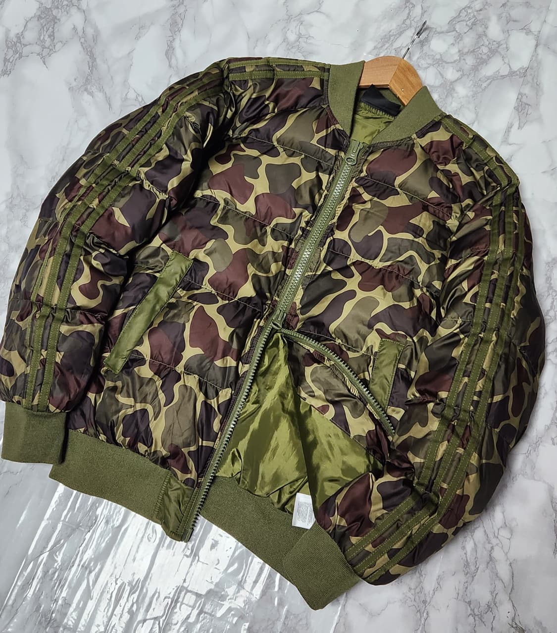 아디다스 오리지널스 x 퍼렐 휴 하이킹 카모 패딩 자켓 상품이미지1