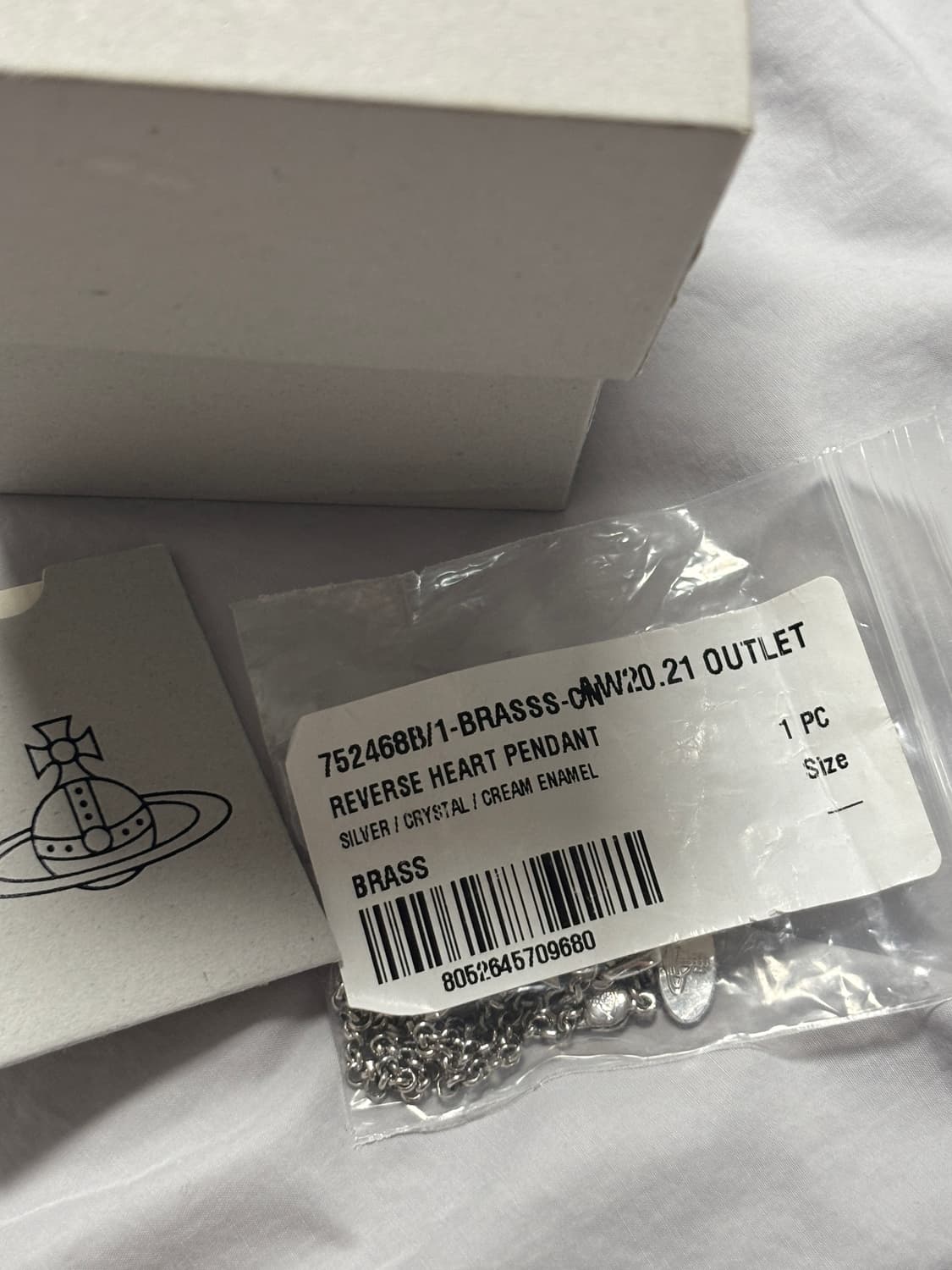 비비안웨스트우드 리버스 하트 목걸이 크림 실버 상품이미지5