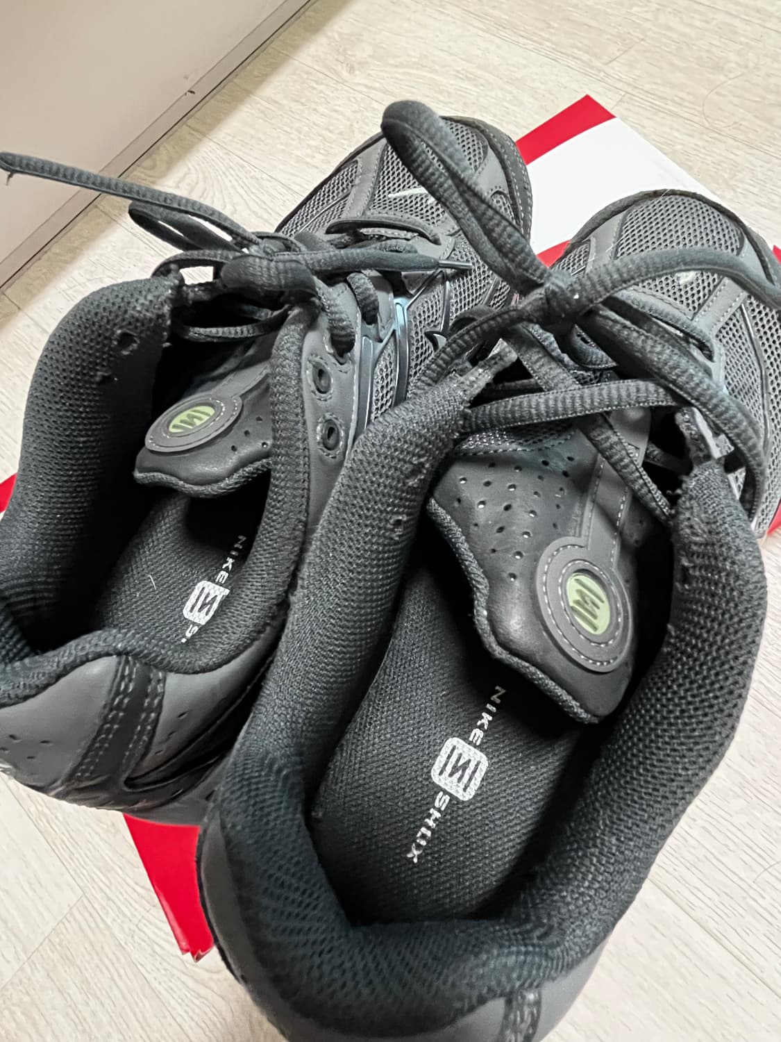 나이키 샥스 라이드 2 아이언 그레이 245 판매합니다! (국내 정발) 상품이미지3