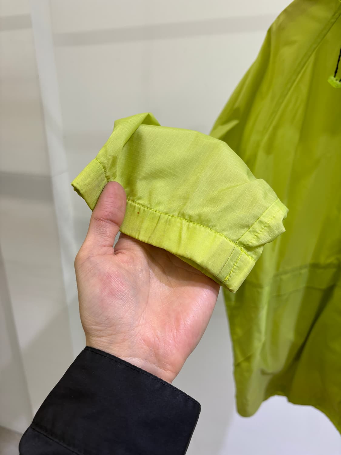 UNIQLO 바람막이 상품이미지4