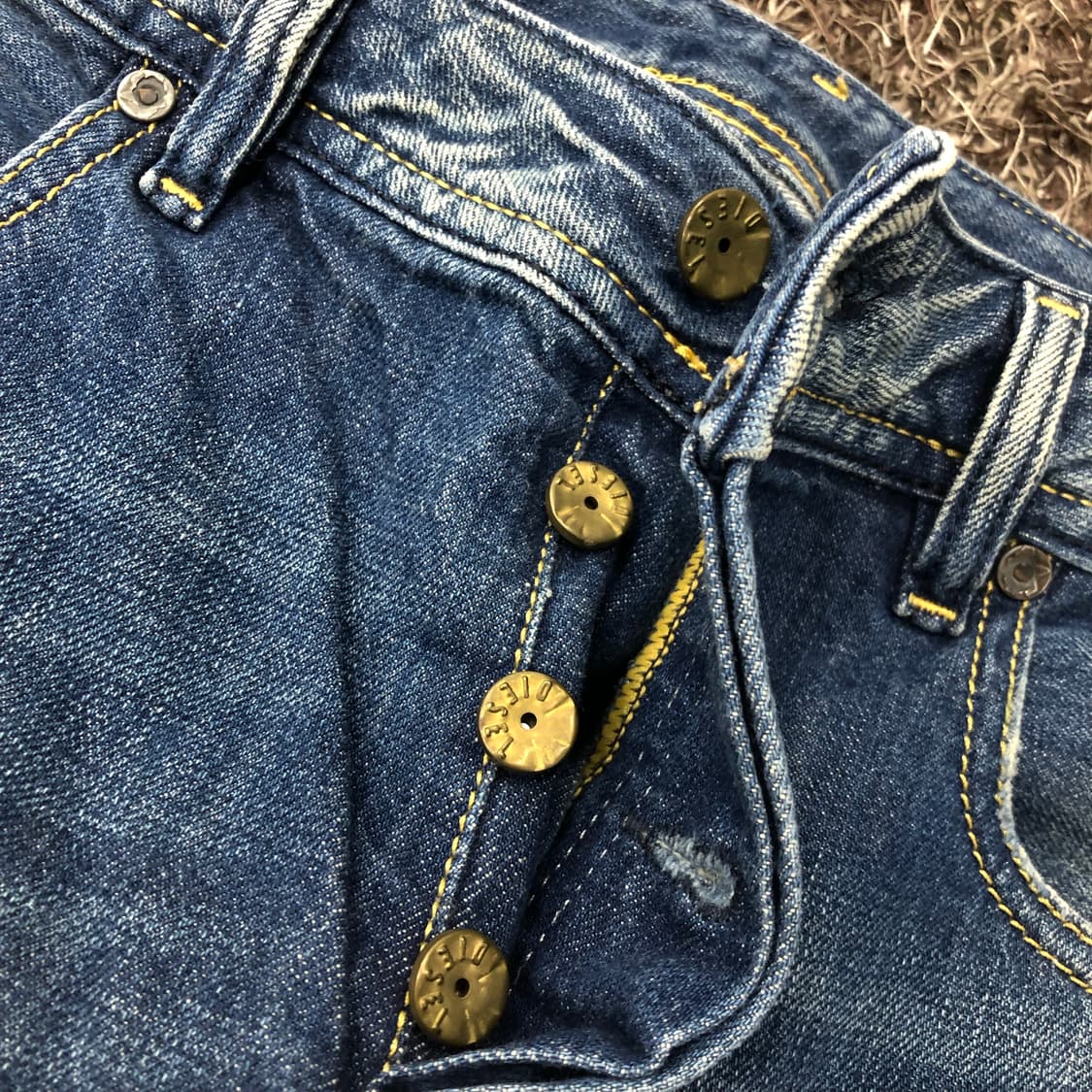 디젤 Zatiny 워싱 부츠컷 데님 팬츠 상품이미지4