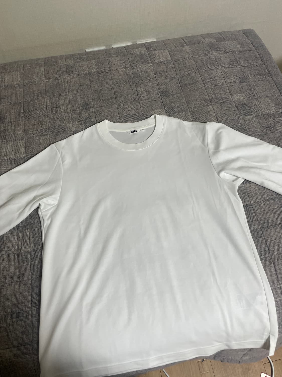 유니클로 U 흰색 긴팔 티셔츠 L 상품이미지1
